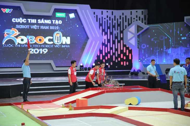 Tiếp bước ĐH Xây Dựng, tân binh Phenikaa giành vé vào chung kết Robocon Việt Nam 2019 - Ảnh 12. Tiếp bước ĐH Xây Dựng, tân binh Phenikaa giành vé vào chung kết Robocon Việt Nam 2019 - Ảnh 12.