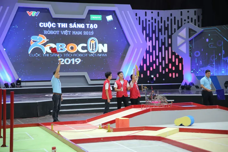 Tiếp bước ĐH Xây Dựng, tân binh Phenikaa giành vé vào chung kết Robocon Việt Nam 2019 - Ảnh 13. Tiếp bước ĐH Xây Dựng, tân binh Phenikaa giành vé vào chung kết Robocon Việt Nam 2019 - Ảnh 13.