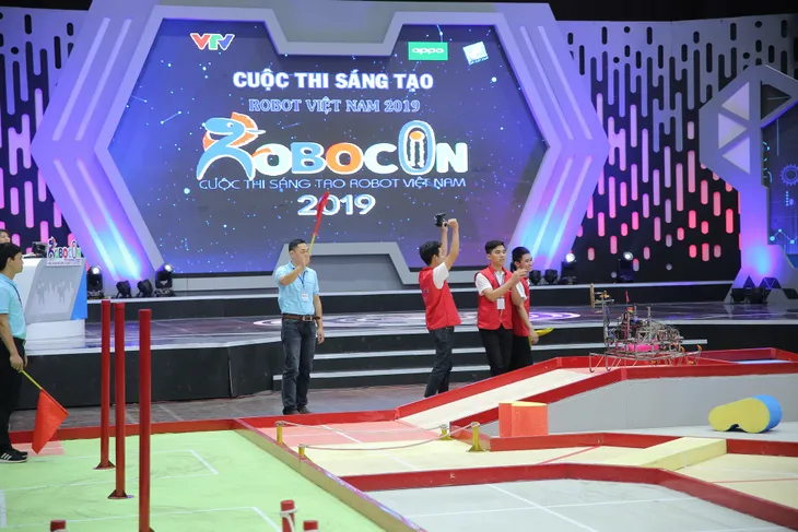 Tiếp bước ĐH Xây Dựng, tân binh Phenikaa giành vé vào chung kết Robocon Việt Nam 2019 - Ảnh 14. Tiếp bước ĐH Xây Dựng, tân binh Phenikaa giành vé vào chung kết Robocon Việt Nam 2019 - Ảnh 14.