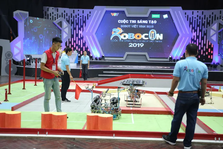 Tiếp bước ĐH Xây Dựng, tân binh Phenikaa giành vé vào chung kết Robocon Việt Nam 2019 - Ảnh 22. Tiếp bước ĐH Xây Dựng, tân binh Phenikaa giành vé vào chung kết Robocon Việt Nam 2019 - Ảnh 22.