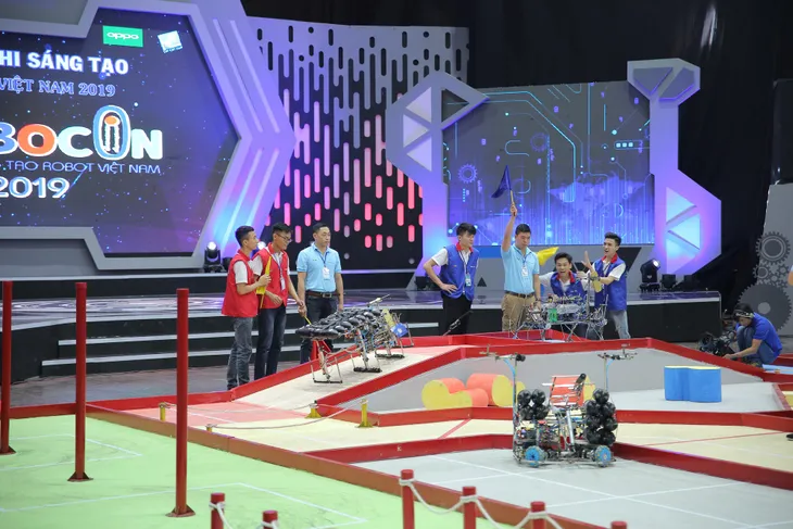 Tiếp bước ĐH Xây Dựng, tân binh Phenikaa giành vé vào chung kết Robocon Việt Nam 2019 - Ảnh 28. Tiếp bước ĐH Xây Dựng, tân binh Phenikaa giành vé vào chung kết Robocon Việt Nam 2019 - Ảnh 28.