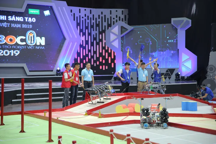 Tiếp bước ĐH Xây Dựng, tân binh Phenikaa giành vé vào chung kết Robocon Việt Nam 2019 - Ảnh 29. Tiếp bước ĐH Xây Dựng, tân binh Phenikaa giành vé vào chung kết Robocon Việt Nam 2019 - Ảnh 29.