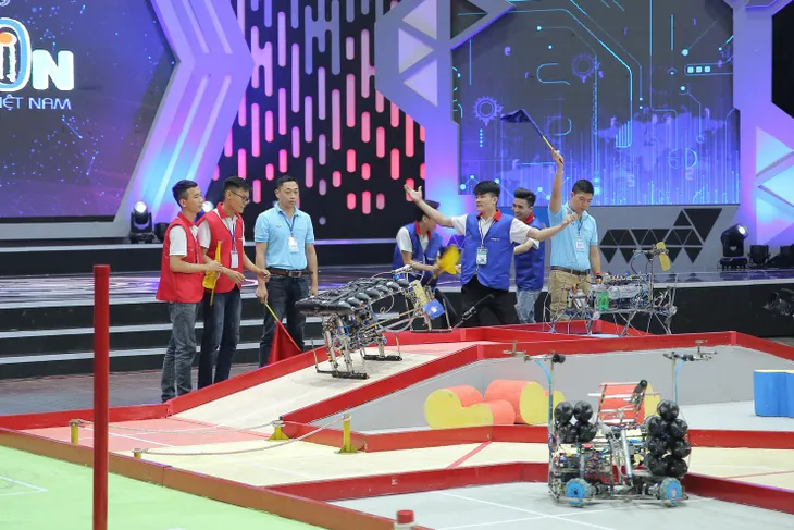 Tiếp bước ĐH Xây Dựng, tân binh Phenikaa giành vé vào chung kết Robocon Việt Nam 2019 - Ảnh 30. Tiếp bước ĐH Xây Dựng, tân binh Phenikaa giành vé vào chung kết Robocon Việt Nam 2019 - Ảnh 30.