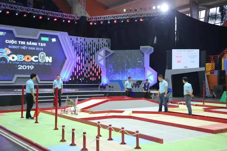 Tiếp bước ĐH Xây Dựng, tân binh Phenikaa giành vé vào chung kết Robocon Việt Nam 2019 - Ảnh 32. Tiếp bước ĐH Xây Dựng, tân binh Phenikaa giành vé vào chung kết Robocon Việt Nam 2019 - Ảnh 32.