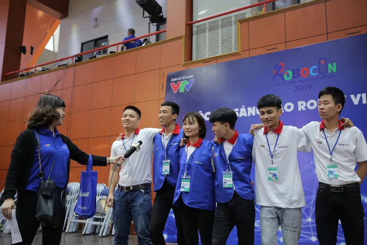 Tiếp bước ĐH Xây Dựng, tân binh Phenikaa giành vé vào chung kết Robocon Việt Nam 2019 - Ảnh 35. Tiếp bước ĐH Xây Dựng, tân binh Phenikaa giành vé vào chung kết Robocon Việt Nam 2019 - Ảnh 35.