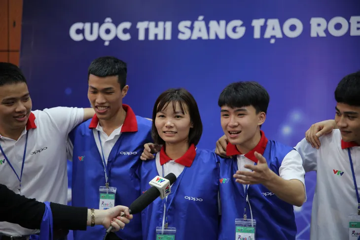 Tiếp bước ĐH Xây Dựng, tân binh Phenikaa giành vé vào chung kết Robocon Việt Nam 2019 - Ảnh 36. Tiếp bước ĐH Xây Dựng, tân binh Phenikaa giành vé vào chung kết Robocon Việt Nam 2019 - Ảnh 36.