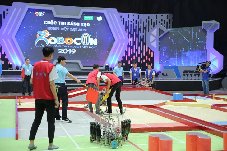 Tiếp bước ĐH Xây Dựng, tân binh Phenikaa giành vé vào chung kết Robocon Việt Nam 2019 - Ảnh 38. Tiếp bước ĐH Xây Dựng, tân binh Phenikaa giành vé vào chung kết Robocon Việt Nam 2019 - Ảnh 38.