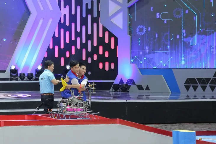 Tiếp bước ĐH Xây Dựng, tân binh Phenikaa giành vé vào chung kết Robocon Việt Nam 2019 - Ảnh 41. Tiếp bước ĐH Xây Dựng, tân binh Phenikaa giành vé vào chung kết Robocon Việt Nam 2019 - Ảnh 41.