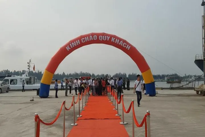 Quảng Trị đón du thuyền nước ngoài đầu tiên đến du lịch năm 2019 - Ảnh 2. Quảng Trị đón du thuyền nước ngoài đầu tiên đến du lịch năm 2019 - Ảnh 2.