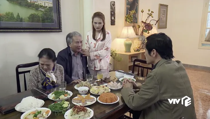 Về nhà đi con - Tập 1: Vợ mất khi sinh con thứ 3, ông Sơn (NSƯT Trung Anh) bị bố vợ mắng “không phải con người” - Ảnh 2. Về nhà đi con - Tập 1: Vợ mất khi sinh con thứ 3, ông Sơn (NSƯT Trung Anh) bị bố vợ mắng “không phải con người” - Ảnh 2.