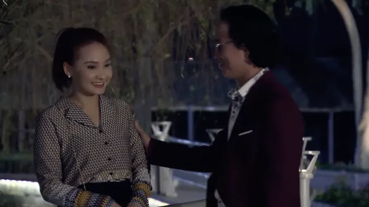Về nhà đi con - Tập 2: Bán hàng rởm cho khách, Thư (Bảo Thanh) bị đánh sưng trán - Ảnh 1. Về nhà đi con - Tập 2: Bán hàng rởm cho khách, Thư (Bảo Thanh) bị đánh sưng trán - Ảnh 1.