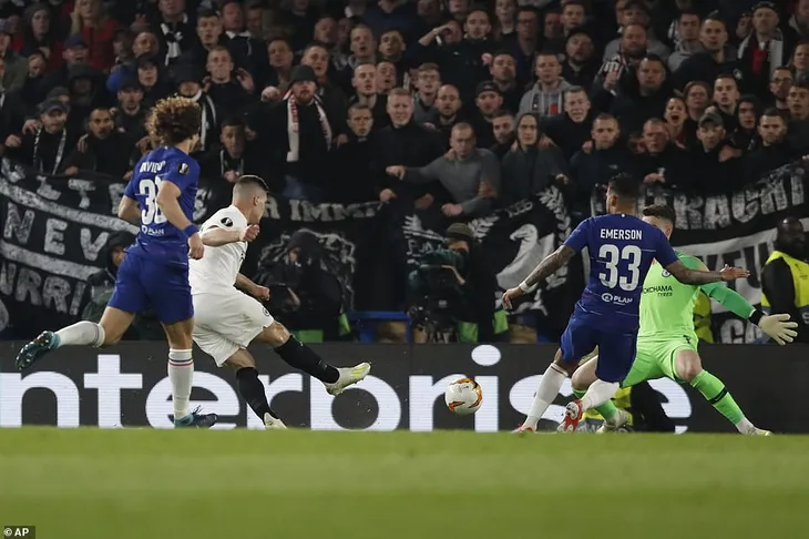ẢNH: Chelsea nghẹt thở vượt qua Frankfurt, tiến vào chung kết Europa League - Ảnh 7. ẢNH: Chelsea nghẹt thở vượt qua Frankfurt, tiến vào chung kết Europa League - Ảnh 7.