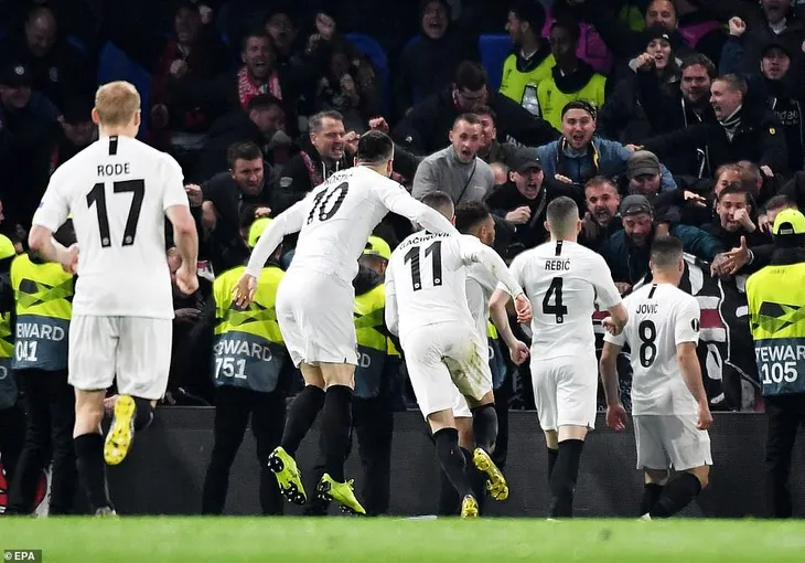 ẢNH: Chelsea nghẹt thở vượt qua Frankfurt, tiến vào chung kết Europa League - Ảnh 9. ẢNH: Chelsea nghẹt thở vượt qua Frankfurt, tiến vào chung kết Europa League - Ảnh 9.