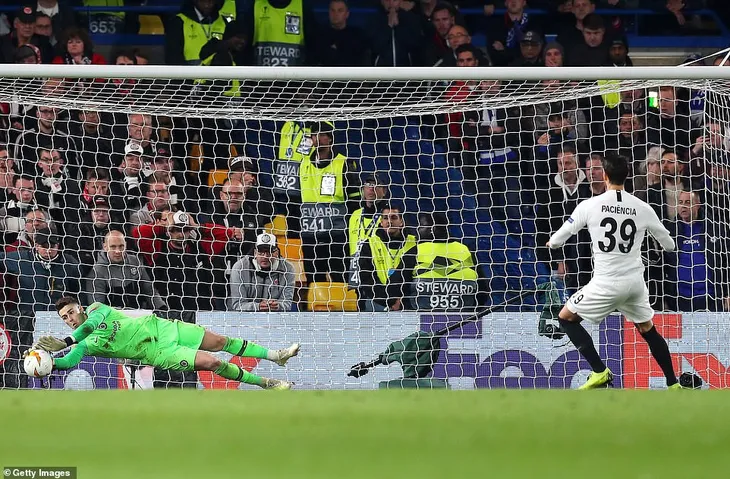 ẢNH: Chelsea nghẹt thở vượt qua Frankfurt, tiến vào chung kết Europa League - Ảnh 11. ẢNH: Chelsea nghẹt thở vượt qua Frankfurt, tiến vào chung kết Europa League - Ảnh 11.