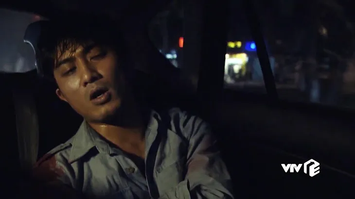 Mê cung - Tập 6: Fedora trúng đạn, tính mạng của con gái Đồng Vĩnh treo lơ lửng - Ảnh 3. Mê cung - Tập 6: Fedora trúng đạn, tính mạng của con gái Đồng Vĩnh treo lơ lửng - Ảnh 3.