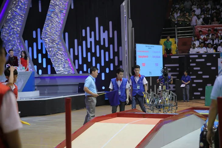 VCK Robocon Việt Nam 2019: Nghẹt thở đến những giây cuối cùng - Ảnh 7. VCK Robocon Việt Nam 2019: Nghẹt thở đến những giây cuối cùng - Ảnh 7.