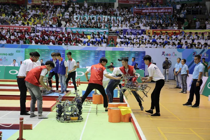 VCK Robocon Việt Nam 2019: Nghẹt thở đến những giây cuối cùng - Ảnh 12. VCK Robocon Việt Nam 2019: Nghẹt thở đến những giây cuối cùng - Ảnh 12.