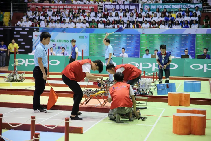 VCK Robocon Việt Nam 2019: Nghẹt thở đến những giây cuối cùng - Ảnh 14. VCK Robocon Việt Nam 2019: Nghẹt thở đến những giây cuối cùng - Ảnh 14.