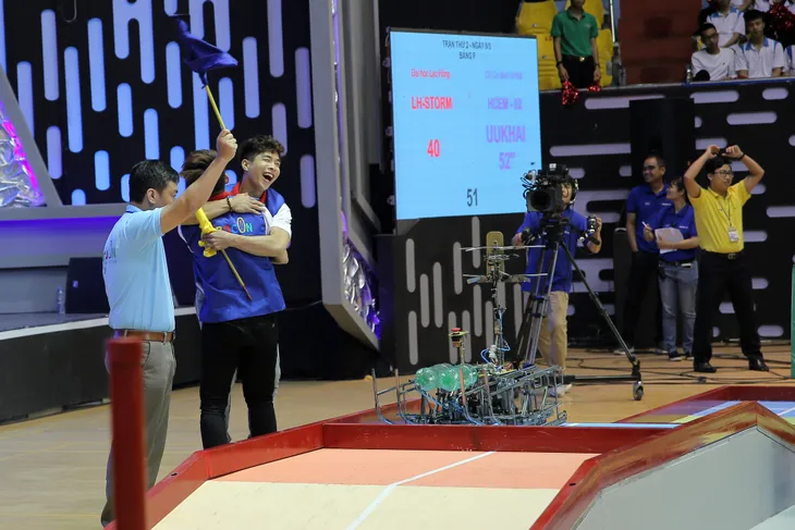 VCK Robocon Việt Nam 2019: Nghẹt thở đến những giây cuối cùng - Ảnh 1. VCK Robocon Việt Nam 2019: Nghẹt thở đến những giây cuối cùng - Ảnh 1.