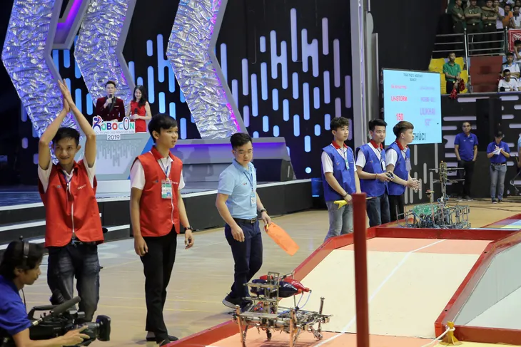 VCK Robocon Việt Nam 2019: Nghẹt thở đến những giây cuối cùng - Ảnh 30. VCK Robocon Việt Nam 2019: Nghẹt thở đến những giây cuối cùng - Ảnh 30.