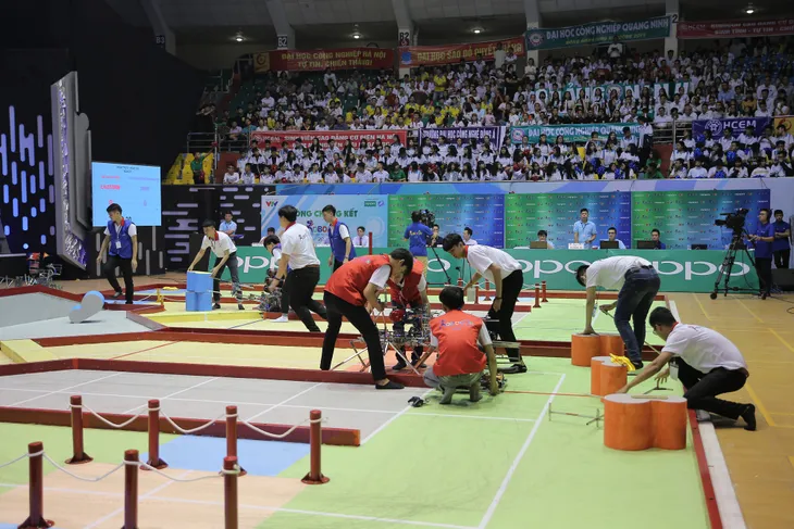 VCK Robocon Việt Nam 2019: Nghẹt thở đến những giây cuối cùng - Ảnh 61. VCK Robocon Việt Nam 2019: Nghẹt thở đến những giây cuối cùng - Ảnh 61.
