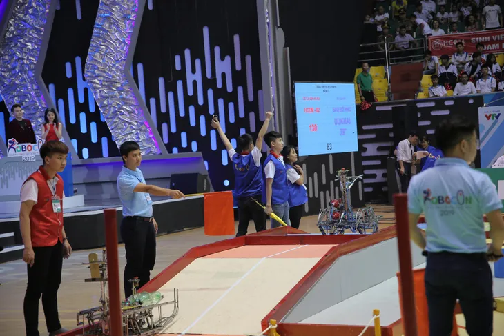VCK Robocon Việt Nam 2019: Nghẹt thở đến những giây cuối cùng - Ảnh 86. VCK Robocon Việt Nam 2019: Nghẹt thở đến những giây cuối cùng - Ảnh 86.