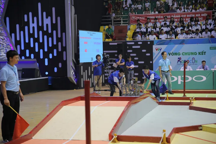VCK Robocon Việt Nam 2019: Nghẹt thở đến những giây cuối cùng - Ảnh 112. VCK Robocon Việt Nam 2019: Nghẹt thở đến những giây cuối cùng - Ảnh 112.