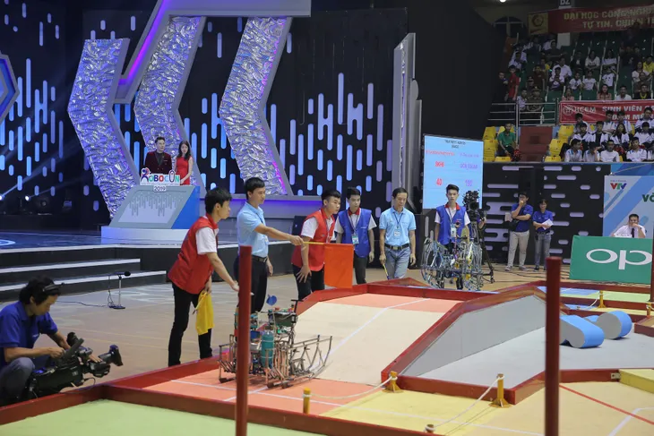 VCK Robocon Việt Nam 2019: Nghẹt thở đến những giây cuối cùng - Ảnh 113. VCK Robocon Việt Nam 2019: Nghẹt thở đến những giây cuối cùng - Ảnh 113.
