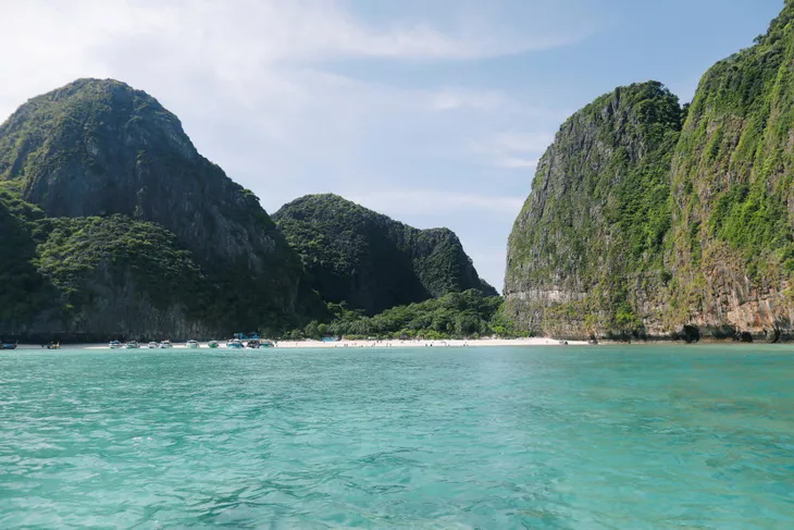 Thái Lan đóng cửa vịnh Maya đến năm 2021 - Ảnh 1. Thái Lan đóng cửa vịnh Maya đến năm 2021 - Ảnh 1.