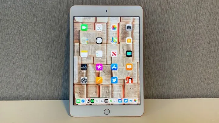 AirPods 2 chính hãng có giá bán từ 5,99 triệu đồng tại Việt Nam - Ảnh 2. AirPods 2 chính hãng có giá bán từ 5,99 triệu đồng tại Việt Nam - Ảnh 2.