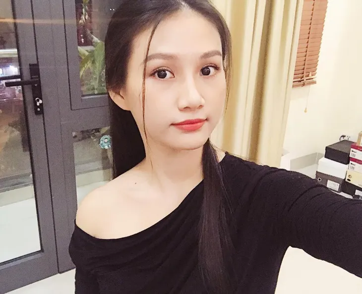 Nhan sắc đời thường đẹp say lòng người của người yêu gã Fedora trong Mê cung - Ảnh 8. Nhan sắc đời thường đẹp say lòng người của người yêu gã Fedora trong Mê cung - Ảnh 8.