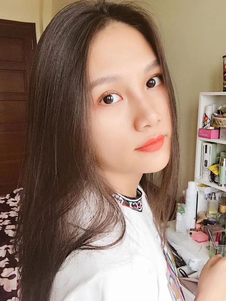 Nhan sắc đời thường đẹp say lòng người của người yêu gã Fedora trong Mê cung - Ảnh 3. Nhan sắc đời thường đẹp say lòng người của người yêu gã Fedora trong Mê cung - Ảnh 3.