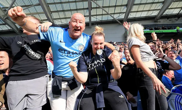 ẢNH: Khoảnh khắc ấn tượng trong ngày Man City đăng quang Ngoại hạng Anh - Ảnh 2. ẢNH: Khoảnh khắc ấn tượng trong ngày Man City đăng quang Ngoại hạng Anh - Ảnh 2.