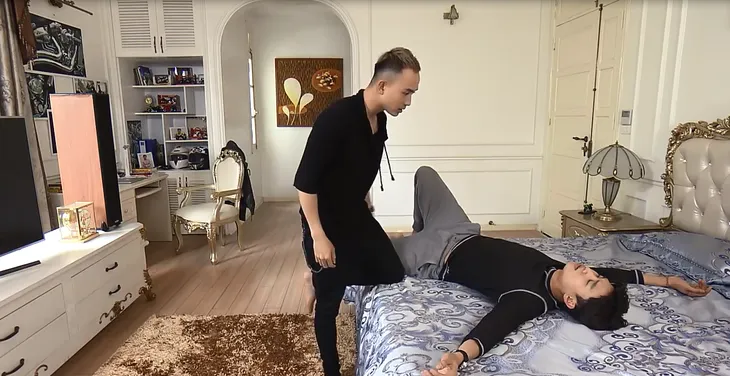Về nhà đi con - Tập 22: Thư (Bảo Thanh) ngập trong nợ nần, Dương (Bảo Hân) nhận thách đấu game để lấy tiền trả nợ cho chị gái - Ảnh 4. Về nhà đi con - Tập 22: Thư (Bảo Thanh) ngập trong nợ nần, Dương (Bảo Hân) nhận thách đấu game để lấy tiền trả nợ cho chị gái - Ảnh 4.