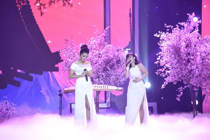 Trời sinh một cặp: Đinh Hương bất ngờ trổ tài đàn tranh giúp Thanh Hương nhất tuần - Ảnh 1. Trời sinh một cặp: Đinh Hương bất ngờ trổ tài đàn tranh giúp Thanh Hương nhất tuần - Ảnh 1.