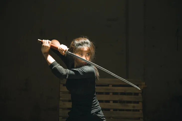 Rũ bỏ mác gái quê, Bella Mai tự chi tiền làm phim ngắn hành động “The Killer” - Ảnh 6. Rũ bỏ mác gái quê, Bella Mai tự chi tiền làm phim ngắn hành động “The Killer” - Ảnh 6.