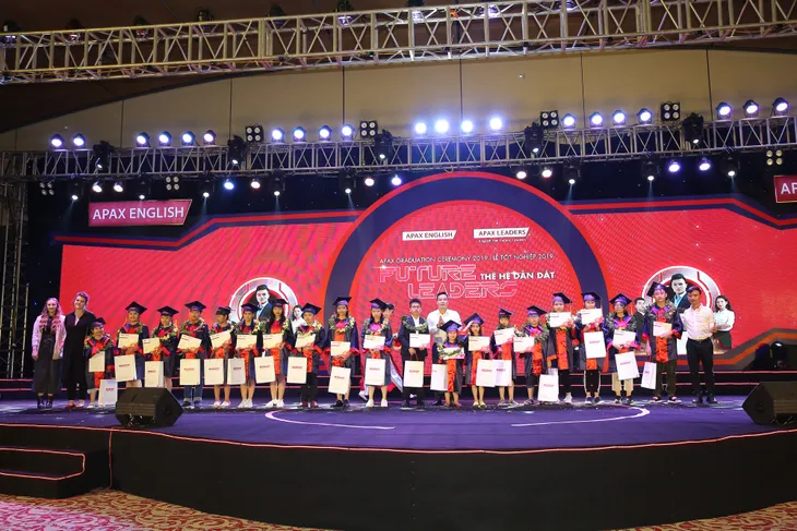Cầu thủ Nguyễn Quang Hải truyền cảm hứng học tiếng Anh cho các em nhỏ - Ảnh 1. Cầu thủ Nguyễn Quang Hải truyền cảm hứng học tiếng Anh cho các em nhỏ - Ảnh 1.