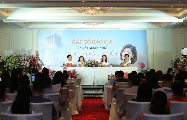 Sao mai Bích Hồng ra mắt album CD “Lời ca dâng Người” - Ảnh 1. Sao mai Bích Hồng ra mắt album CD “Lời ca dâng Người” - Ảnh 1.