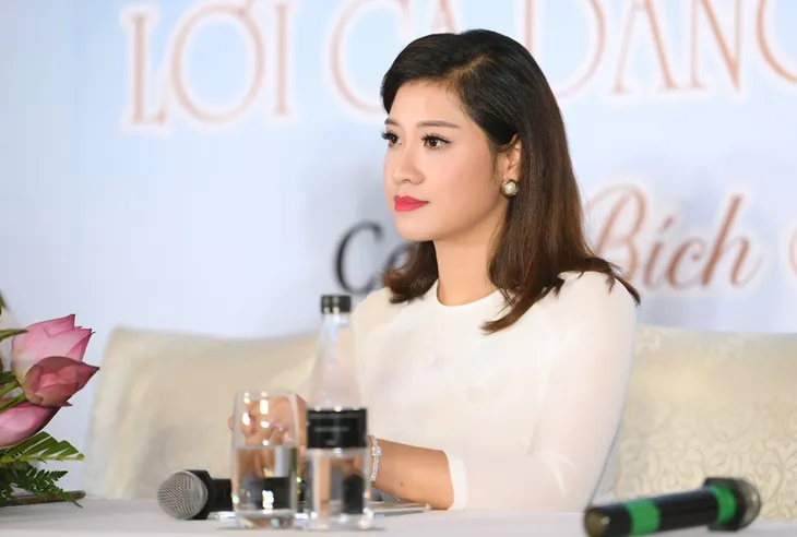 Sao mai Bích Hồng ra mắt album CD “Lời ca dâng Người” - Ảnh 2. Sao mai Bích Hồng ra mắt album CD “Lời ca dâng Người” - Ảnh 2.