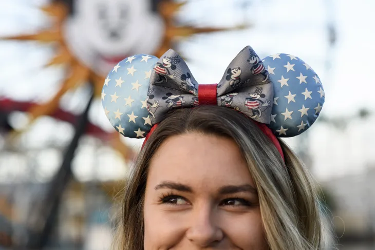 Disney “rủ” Karlie Kloss Heidi Klum ra mắt bộ sưu tập nơ chuột Mickey và Minnie - Ảnh 3. Disney “rủ” Karlie Kloss Heidi Klum ra mắt bộ sưu tập nơ chuột Mickey và Minnie - Ảnh 3.