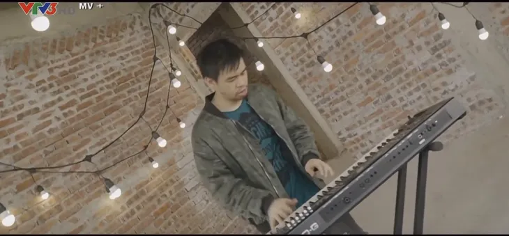 Sau bản hit “Quá lâu”, Vinh Khuất tiếp tục “gây sốt” với ca khúc mới - Ảnh 1. Sau bản hit “Quá lâu”, Vinh Khuất tiếp tục “gây sốt” với ca khúc mới - Ảnh 1.