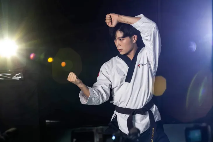 Kiện tướng Taekwondo Hồ Thanh Phong: “Tôi theo nghệ thuật không có nghĩa là bỏ thể thao” - Ảnh 1. Kiện tướng Taekwondo Hồ Thanh Phong: “Tôi theo nghệ thuật không có nghĩa là bỏ thể thao” - Ảnh 1.