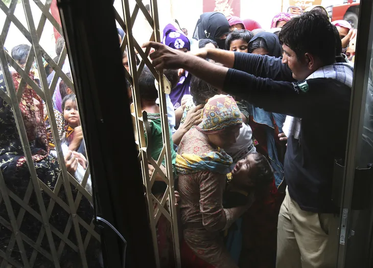 Hàng trăm người bị lây nhiễm HIV tại Pakistan - Ảnh 2. Hàng trăm người bị lây nhiễm HIV tại Pakistan - Ảnh 2.