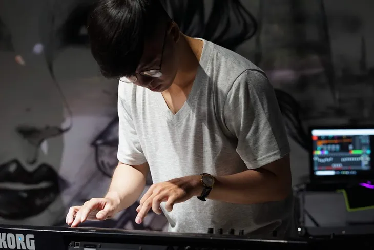 Đêm nhạc MOODS in tunes: Khi cảm xúc tạo nên nốt nhạc - Ảnh 4. Đêm nhạc MOODS in tunes: Khi cảm xúc tạo nên nốt nhạc - Ảnh 4.