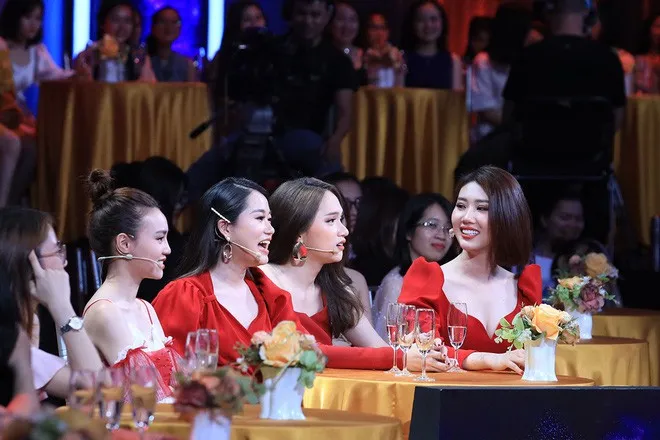 Quý ông đại chiến: Trưởng nhóm HKT tái xuất với ngoại hình lịch lãm khiến Hương Giang bất ngờ - Ảnh 1. Quý ông đại chiến: Trưởng nhóm HKT tái xuất với ngoại hình lịch lãm khiến Hương Giang bất ngờ - Ảnh 1.