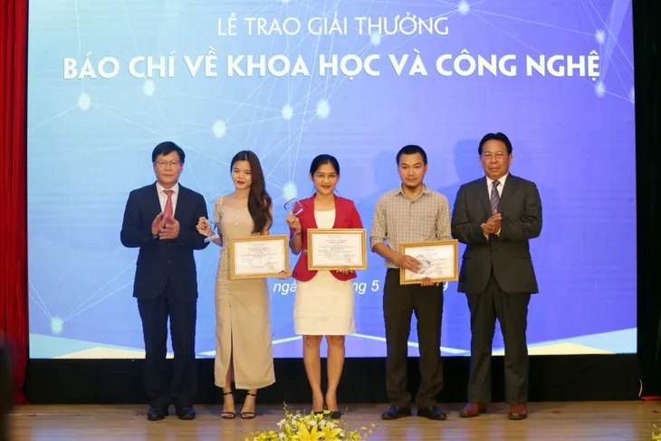 Long trọng Lễ kỷ niệm chào mừng Ngày KH&CN Việt Nam năm 2019 - Ảnh 7. Long trọng Lễ kỷ niệm chào mừng Ngày KH&CN Việt Nam năm 2019 - Ảnh 7.