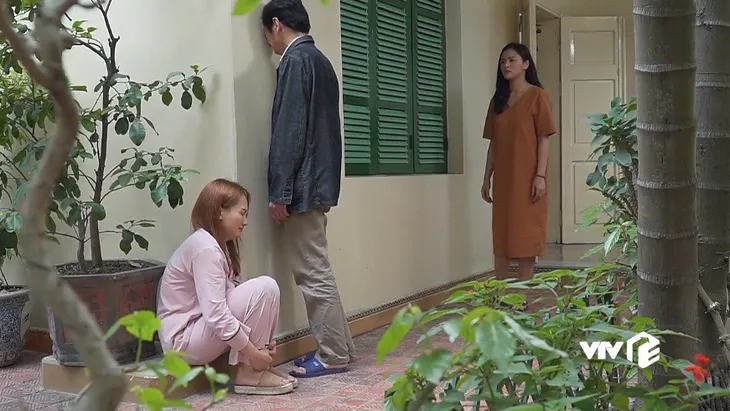 Về nhà đi con - Tập 26: Đọc tin nhắn giục phá thai của Vũ, Dương ra tay trả thù thay chị - Ảnh 6. Về nhà đi con - Tập 26: Đọc tin nhắn giục phá thai của Vũ, Dương ra tay trả thù thay chị - Ảnh 6.
