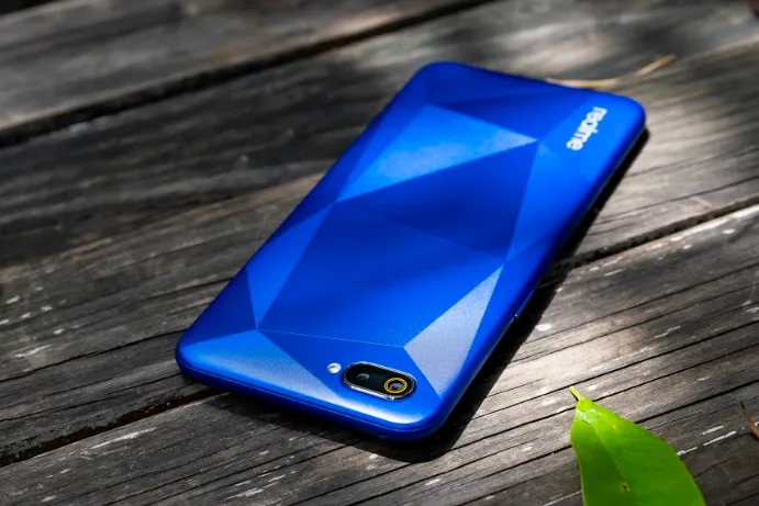 Cận cảnh smartphone Realme C2 giá rẻ dưới 3 triệu đồng - Ảnh 4. Cận cảnh smartphone Realme C2 giá rẻ dưới 3 triệu đồng - Ảnh 4.