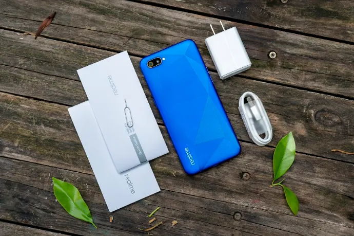 Cận cảnh smartphone Realme C2 giá rẻ dưới 3 triệu đồng - Ảnh 2. Cận cảnh smartphone Realme C2 giá rẻ dưới 3 triệu đồng - Ảnh 2.