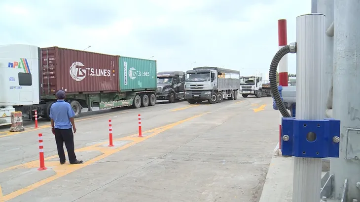 TP.HCM triển khai thu phí không dừng - Ảnh 1. TP.HCM triển khai thu phí không dừng - Ảnh 1.